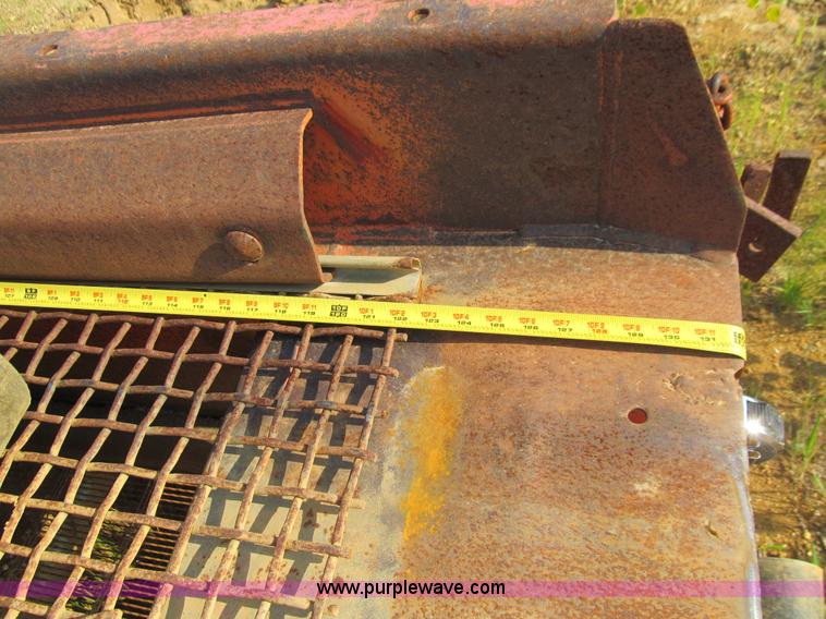 image for item E4982 Finlay 390 hydrascreen 5' x 12' two-deck portable screening plant