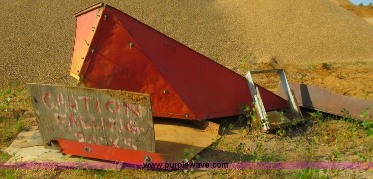 image for item E4982 Finlay 390 hydrascreen 5' x 12' two-deck portable screening plant