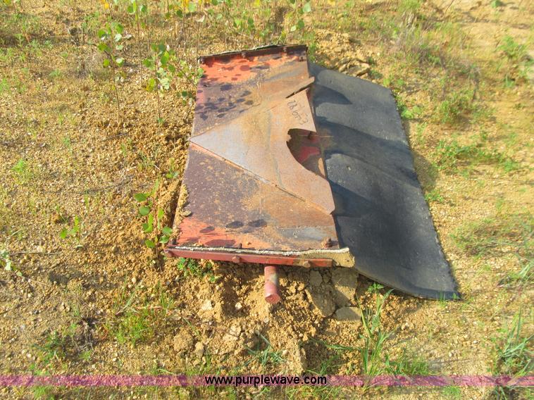 image for item E4982 Finlay 390 hydrascreen 5' x 12' two-deck portable screening plant