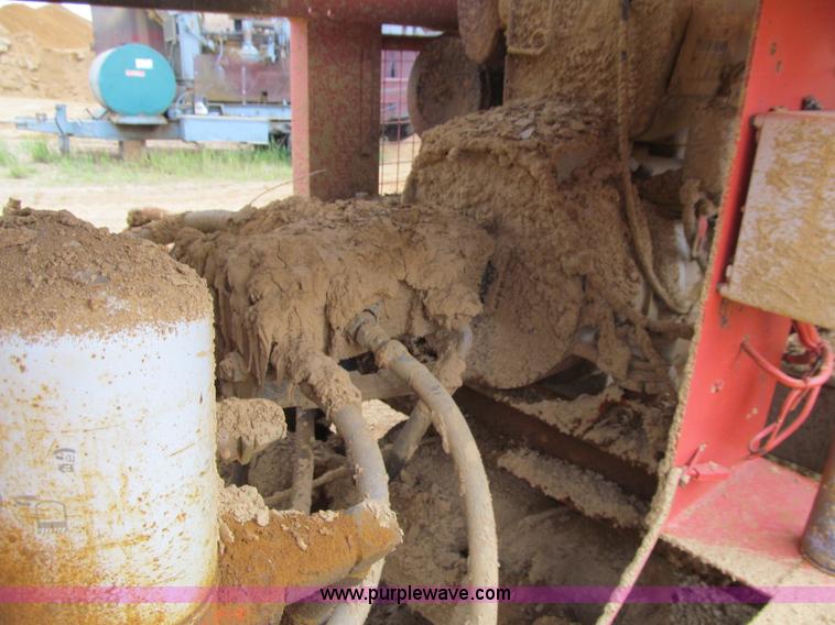 image for item E4982 Finlay 390 hydrascreen 5' x 12' two-deck portable screening plant