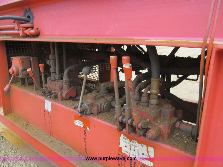 image for item E4982 Finlay 390 hydrascreen 5' x 12' two-deck portable screening plant