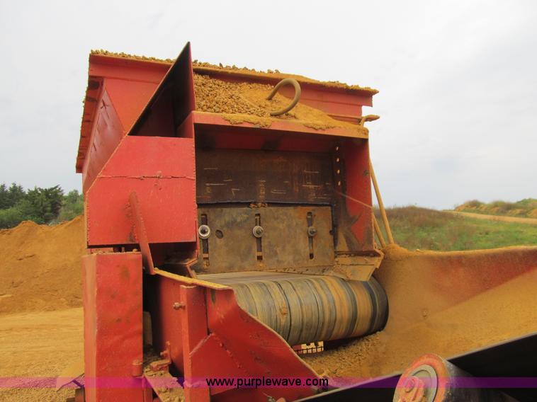 image for item E4982 Finlay 390 hydrascreen 5' x 12' two-deck portable screening plant