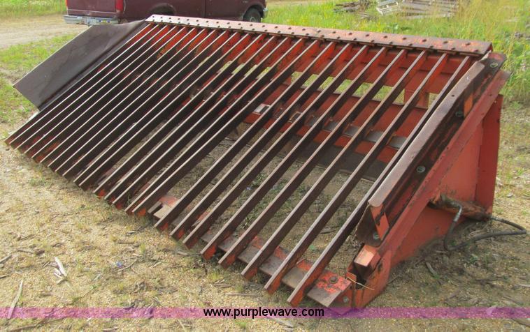 image for item E4982 Finlay 390 hydrascreen 5' x 12' two-deck portable screening plant