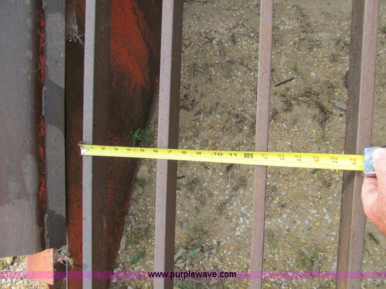 image for item E4982 Finlay 390 hydrascreen 5' x 12' two-deck portable screening plant