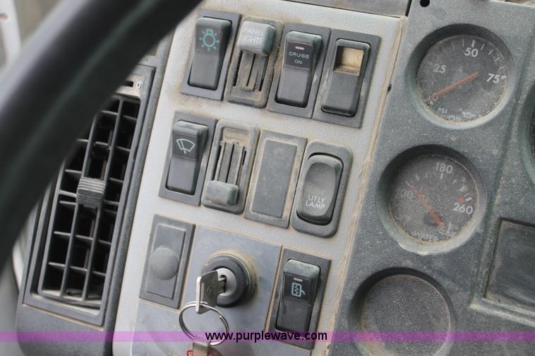 image for item AJ9378 1997 Freightliner FL70 flatbed truck