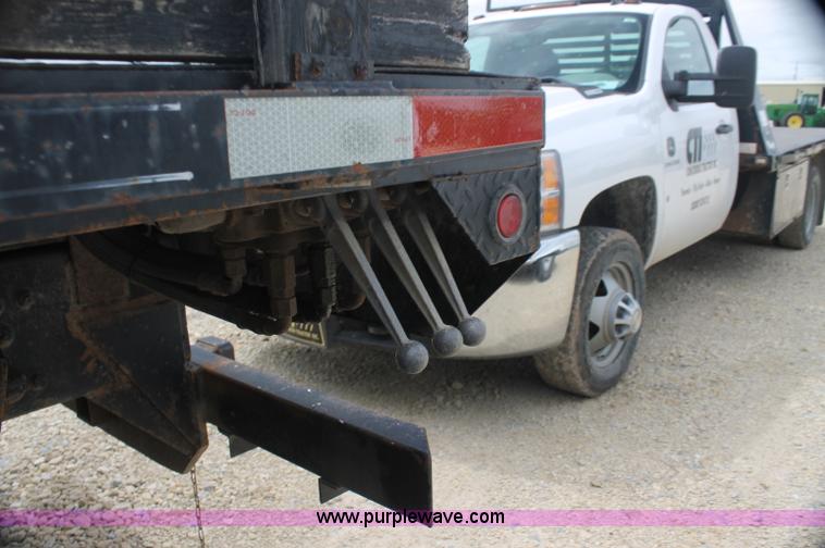 image for item AJ9378 1997 Freightliner FL70 flatbed truck