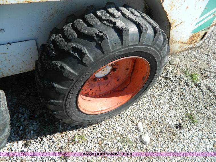 image for item AX9745 1982 Bobcat 642 skid steer