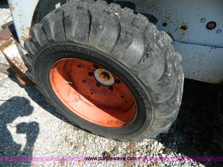 image for item AX9745 1982 Bobcat 642 skid steer