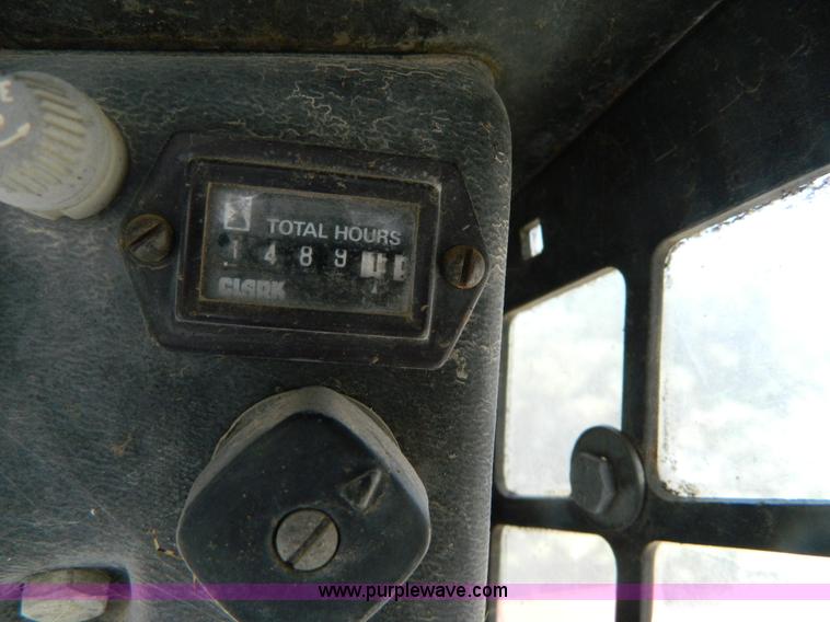 image for item AX9745 1982 Bobcat 642 skid steer