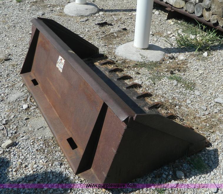 image for item AX9745 1982 Bobcat 642 skid steer