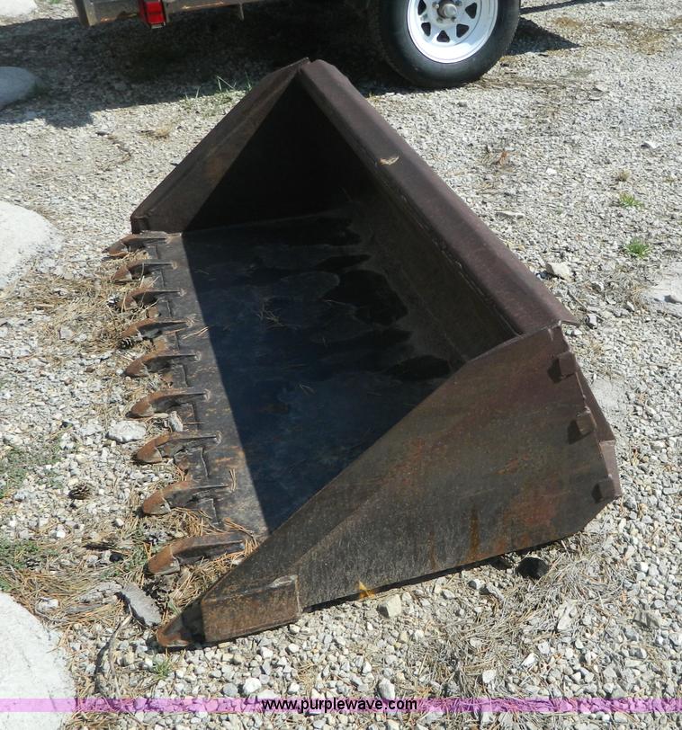 image for item AX9745 1982 Bobcat 642 skid steer