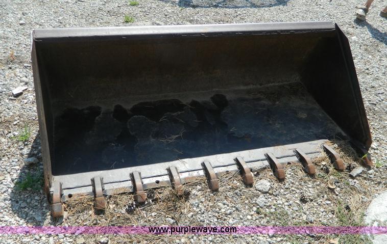 image for item AX9745 1982 Bobcat 642 skid steer