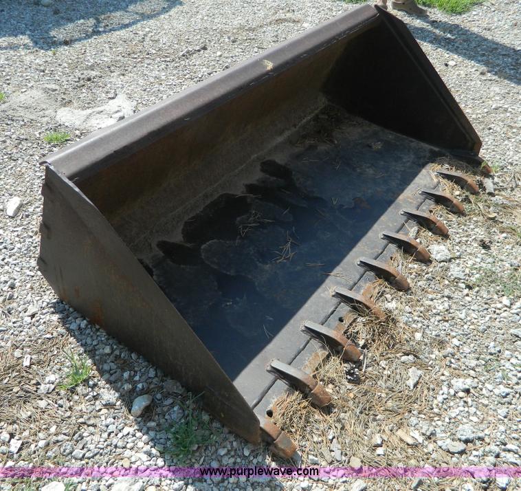 image for item AX9745 1982 Bobcat 642 skid steer