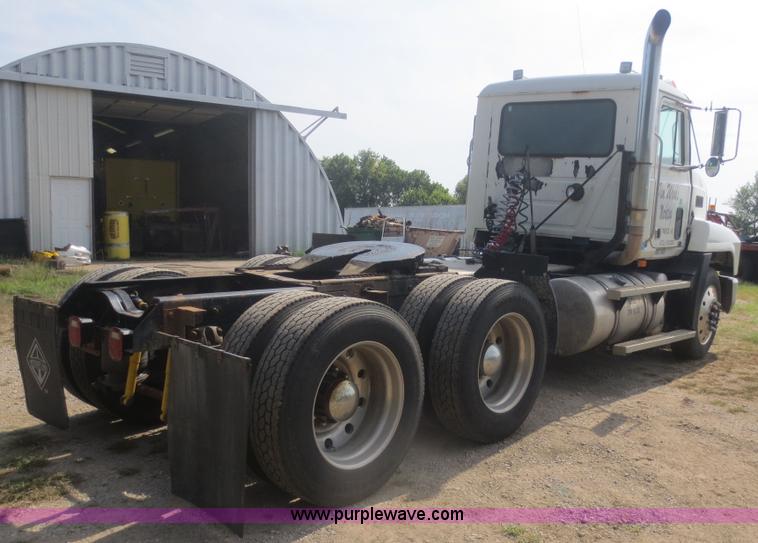 image for item D2116 1993 Mack CH613 semi truck