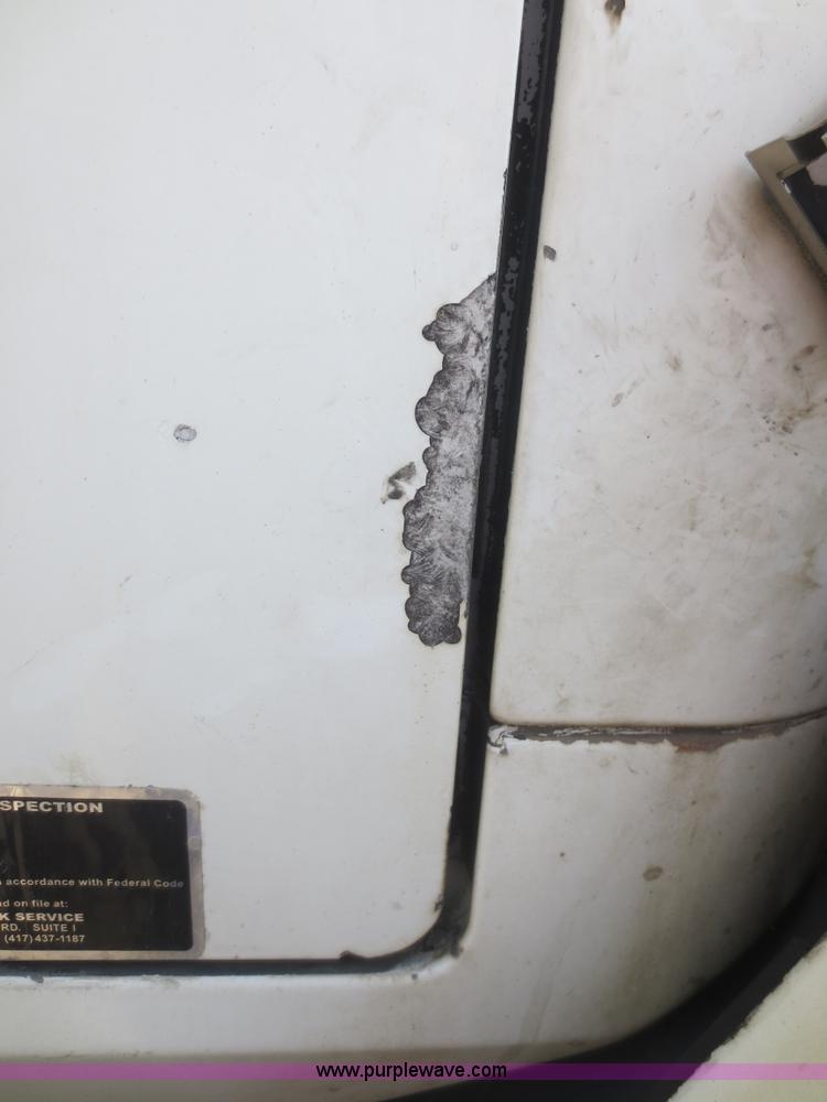 image for item D2116 1993 Mack CH613 semi truck