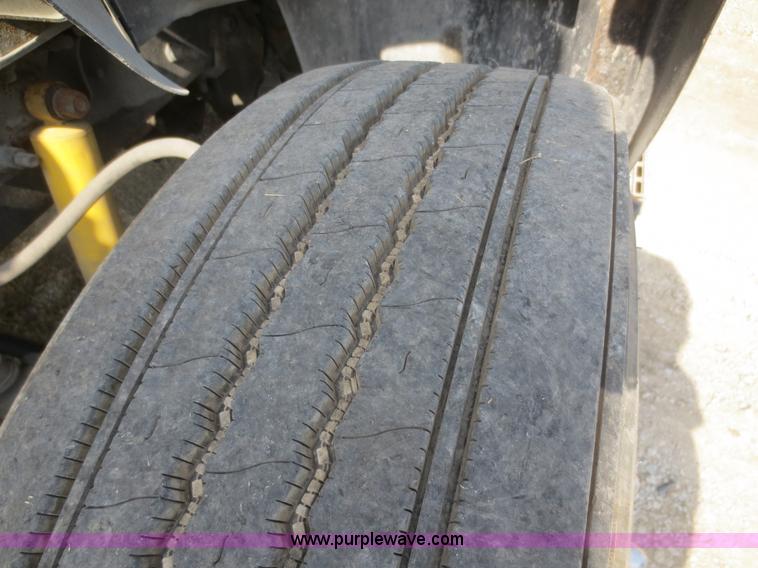 image for item D2116 1993 Mack CH613 semi truck