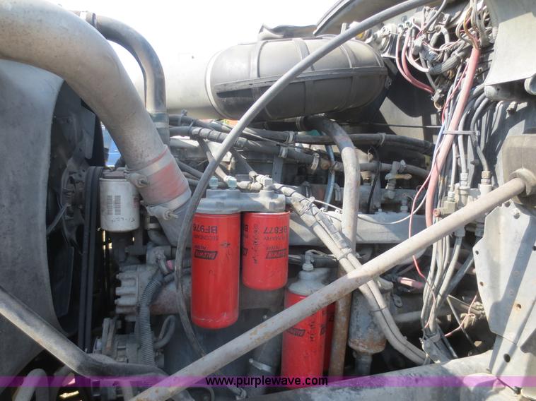 image for item D2116 1993 Mack CH613 semi truck