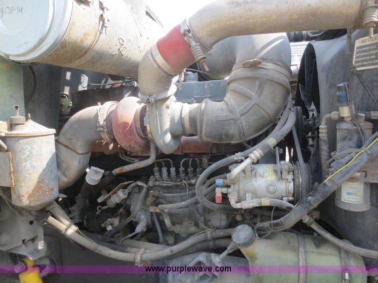 image for item D2116 1993 Mack CH613 semi truck