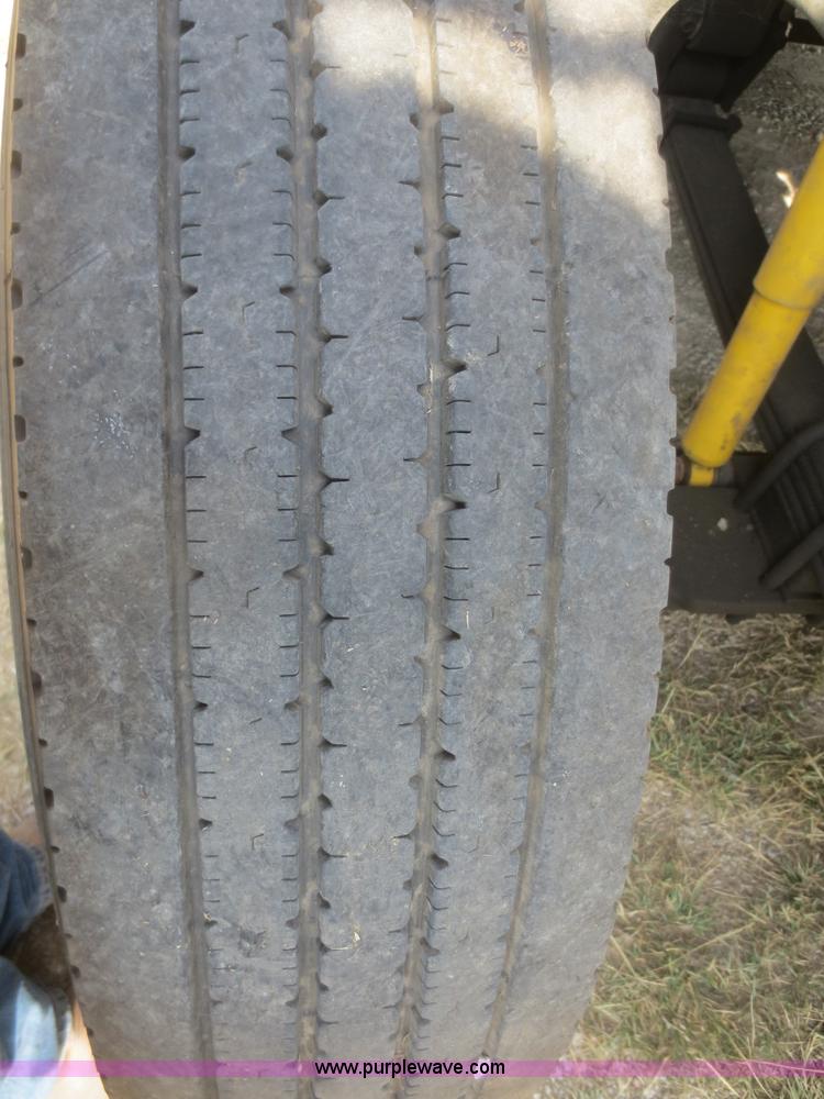 image for item D2116 1993 Mack CH613 semi truck