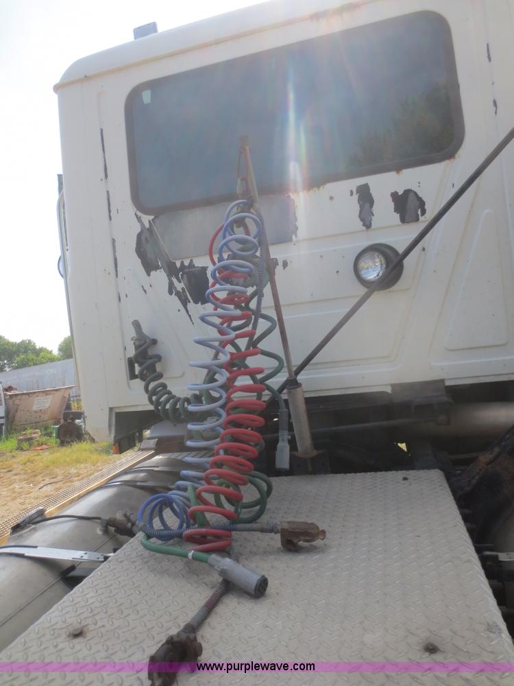 image for item D2116 1993 Mack CH613 semi truck