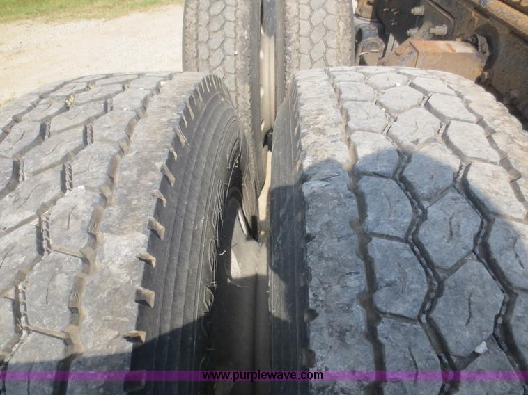 image for item D2116 1993 Mack CH613 semi truck