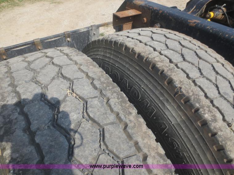 image for item D2116 1993 Mack CH613 semi truck