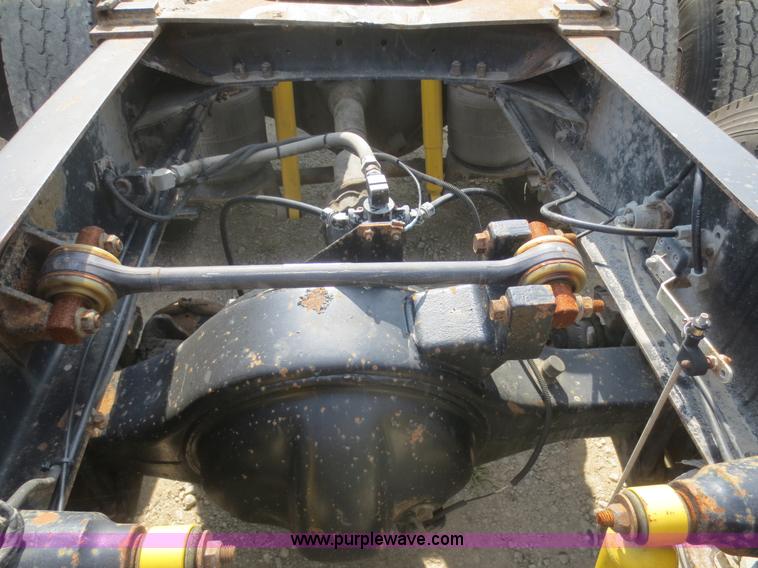 image for item D2116 1993 Mack CH613 semi truck