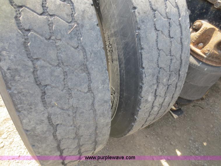 image for item D2116 1993 Mack CH613 semi truck