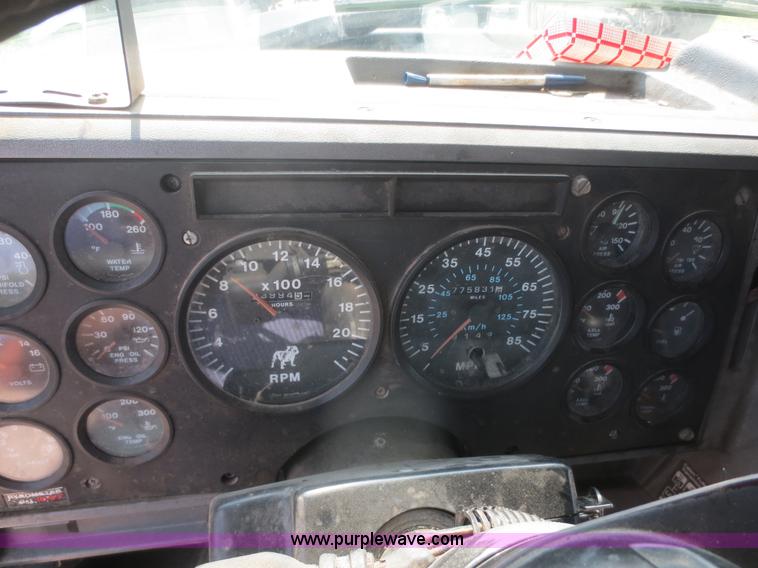 image for item D2116 1993 Mack CH613 semi truck