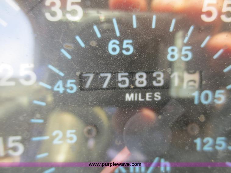 image for item D2116 1993 Mack CH613 semi truck