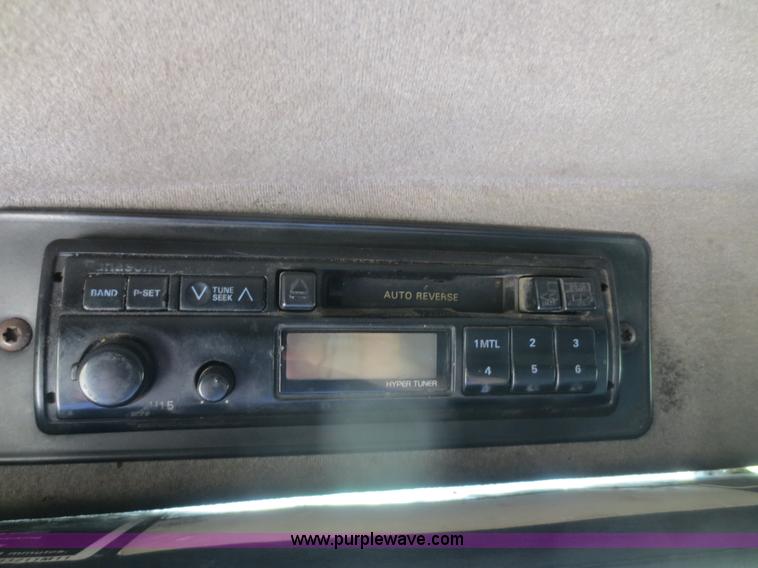 image for item D2116 1993 Mack CH613 semi truck