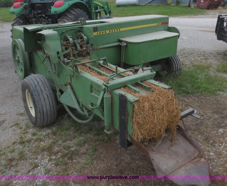 image for item D2149 John Deere 346 square baler