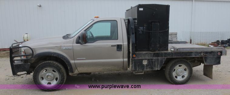 image for item D2150 2005 Ford F350 Super Duty XLT flatbed pickup truck
