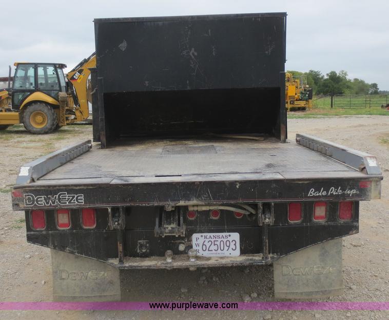 image for item D2150 2005 Ford F350 Super Duty XLT flatbed pickup truck