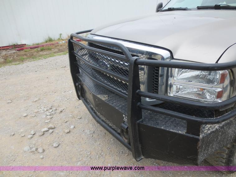 image for item D2150 2005 Ford F350 Super Duty XLT flatbed pickup truck