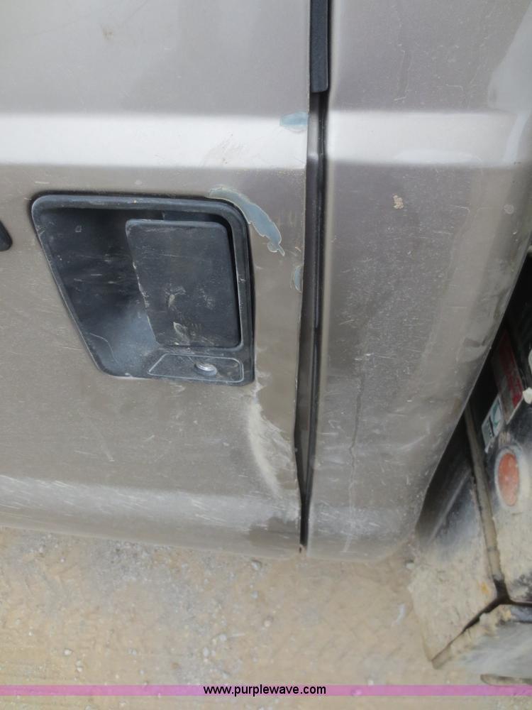 image for item D2150 2005 Ford F350 Super Duty XLT flatbed pickup truck