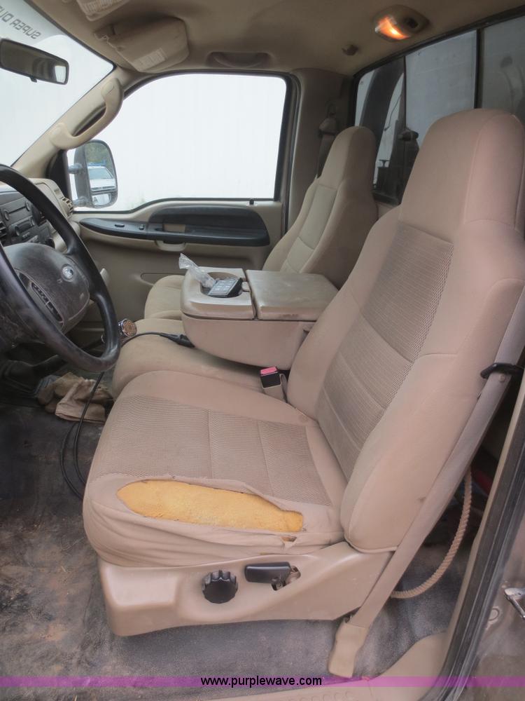 image for item D2150 2005 Ford F350 Super Duty XLT flatbed pickup truck