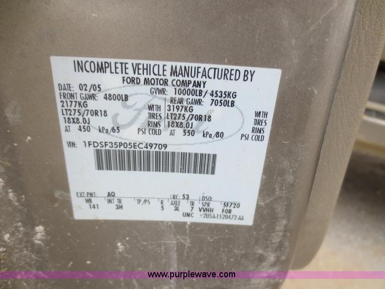 image for item D2150 2005 Ford F350 Super Duty XLT flatbed pickup truck