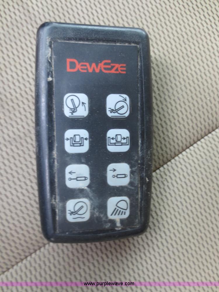 image for item D2150 2005 Ford F350 Super Duty XLT flatbed pickup truck