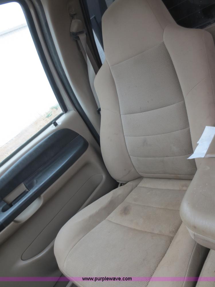 image for item D2150 2005 Ford F350 Super Duty XLT flatbed pickup truck