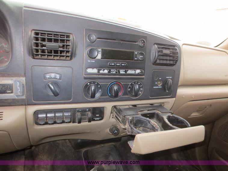 image for item D2150 2005 Ford F350 Super Duty XLT flatbed pickup truck