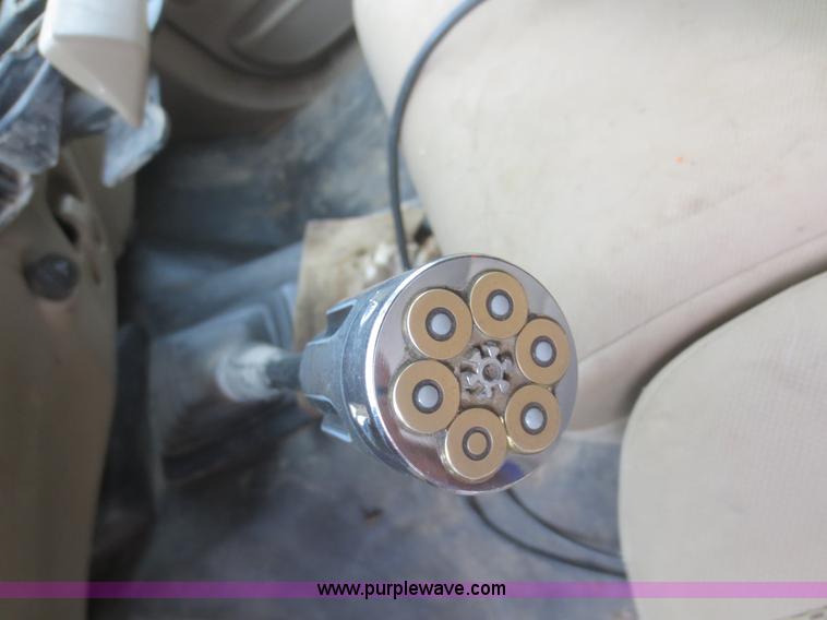 image for item D2150 2005 Ford F350 Super Duty XLT flatbed pickup truck