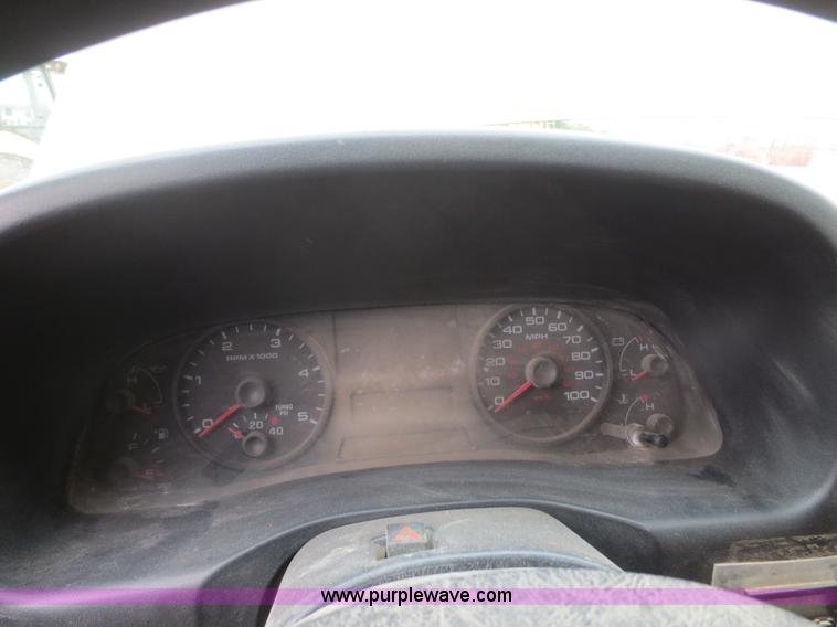 image for item D2150 2005 Ford F350 Super Duty XLT flatbed pickup truck