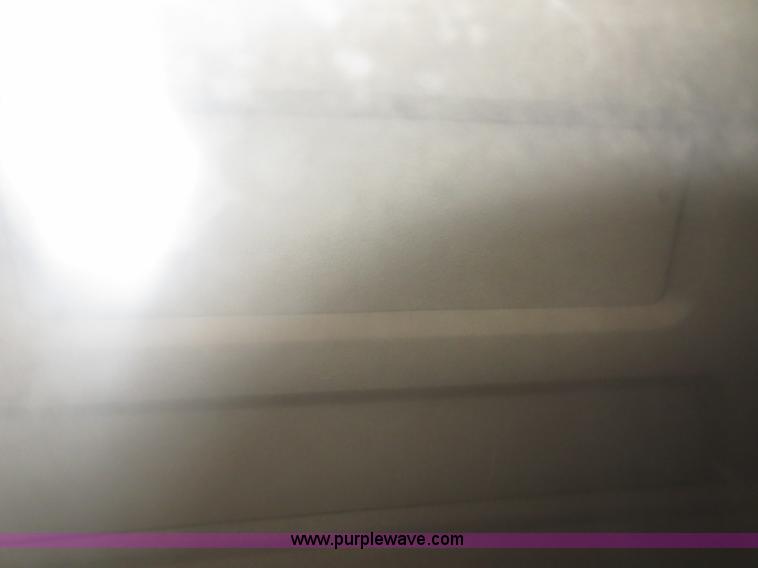 image for item D2150 2005 Ford F350 Super Duty XLT flatbed pickup truck