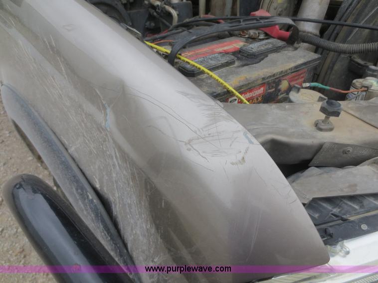 image for item D2150 2005 Ford F350 Super Duty XLT flatbed pickup truck