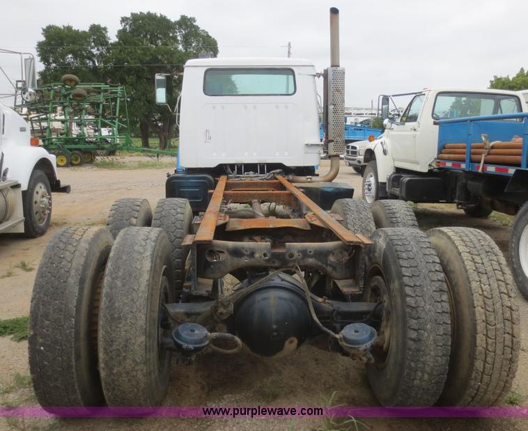 image for item D2151 1978 International F2554 truck cab and chassis