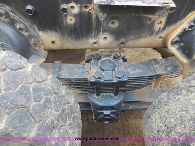 image for item D2151 1978 International F2554 truck cab and chassis