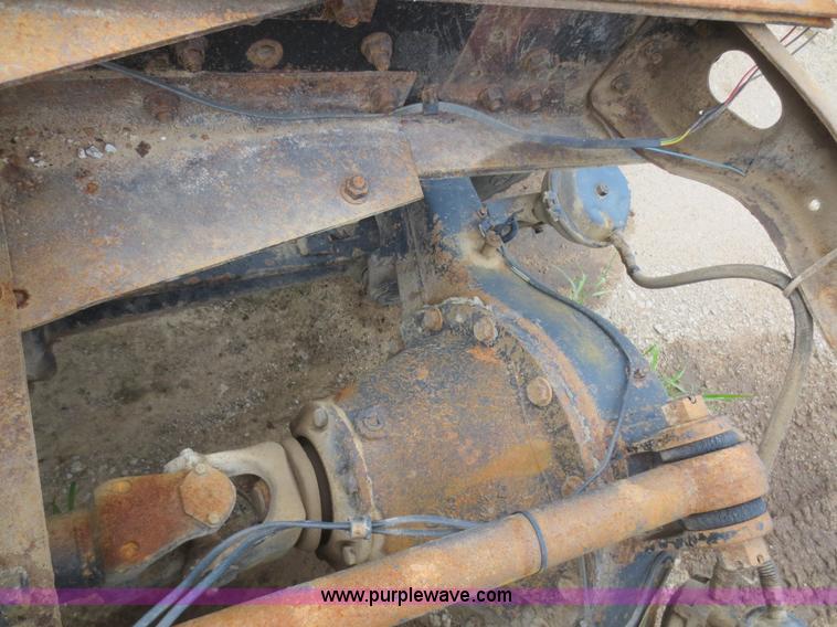 image for item D2151 1978 International F2554 truck cab and chassis