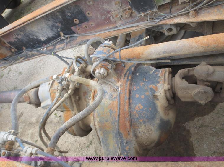 image for item D2151 1978 International F2554 truck cab and chassis