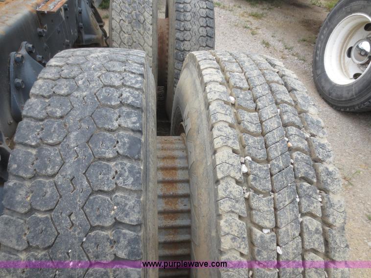 image for item D2151 1978 International F2554 truck cab and chassis